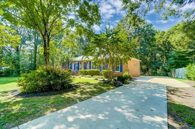 Building Photo - Fully Remodeled Ranch Style Home In South Park! (Landscaping Included)