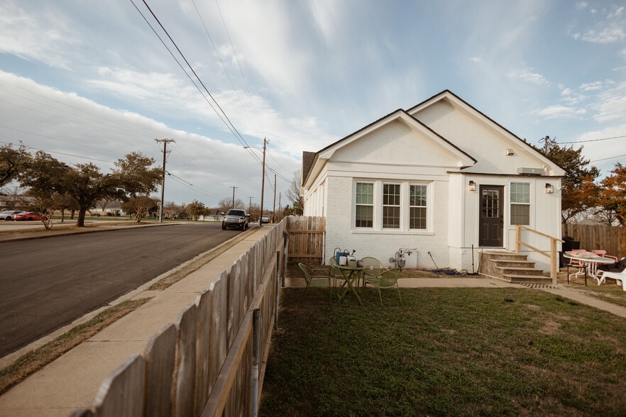 Building Photo - 1601 N 17th St
