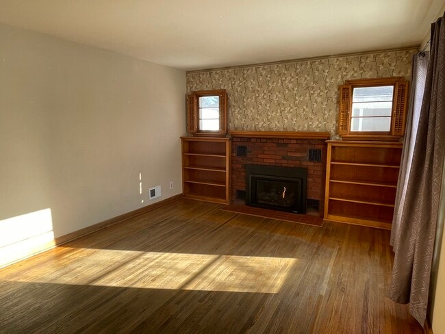 Building Photo - 505 1st St NE