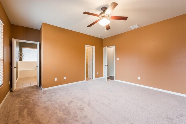 Building Photo - 913 Brighton Pl