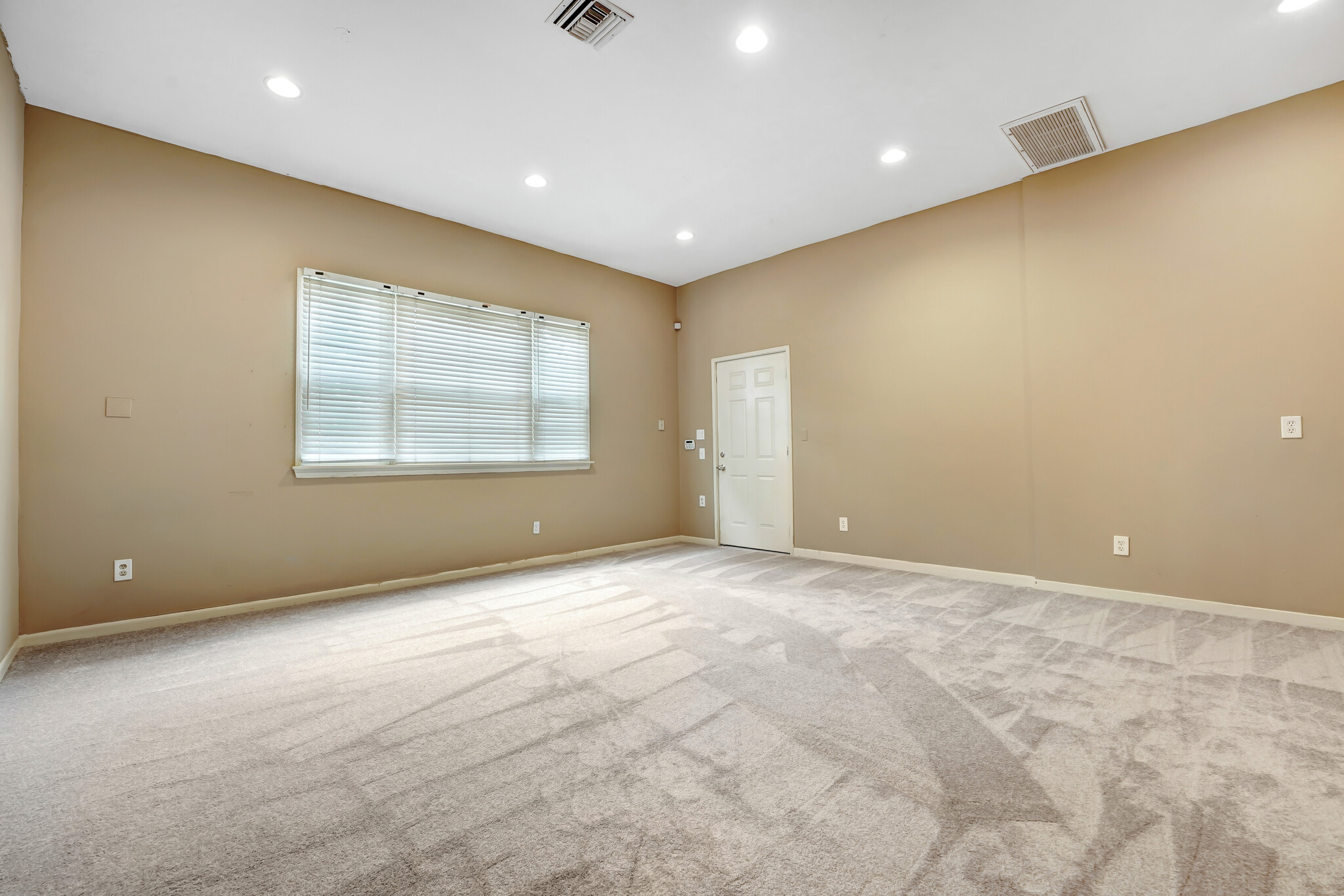 Bed 3 - 10915 White Oak Ave