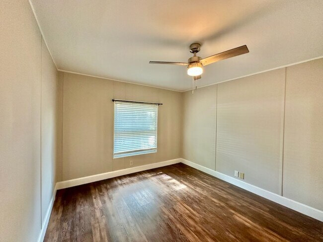 Building Photo - 2352 Bay Grove Rd