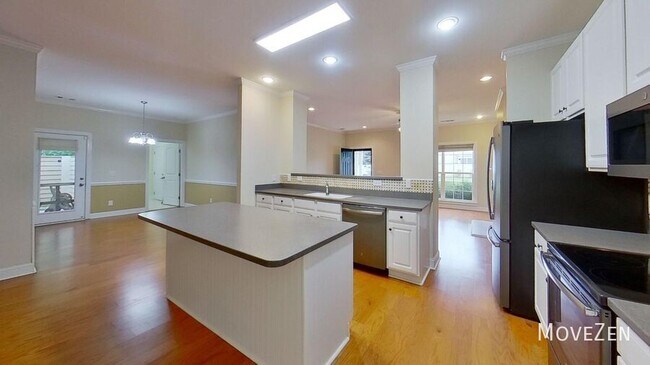 Building Photo - 307 Easterlin Way