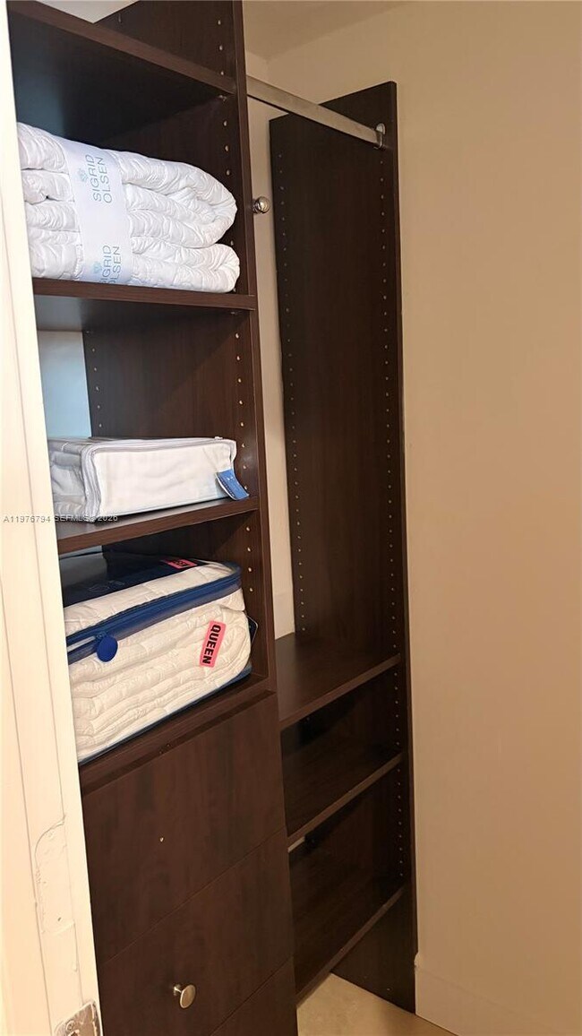 Building Photo - 2900 Bird Ave