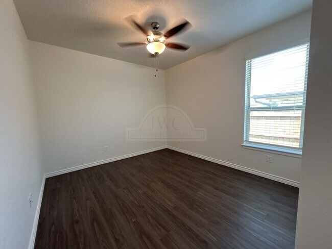 Building Photo - 5110 Rose Gdn Lp