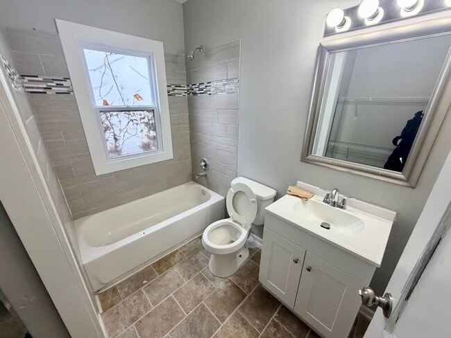 Building Photo - 1422 N Limestone