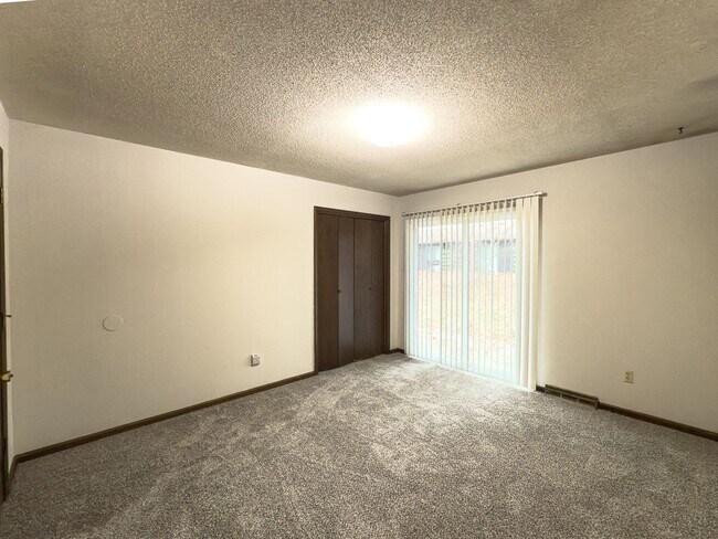 Building Photo - 2447-2447 E Heying Dr