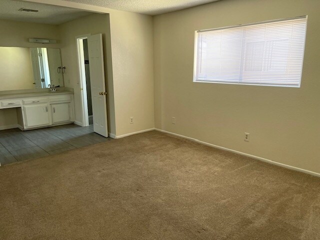 Building Photo - 1396 Terrace Dr