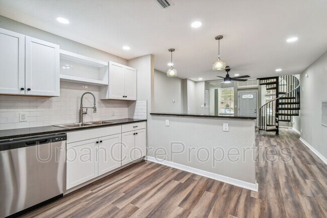 Building Photo - 440 2nd St N