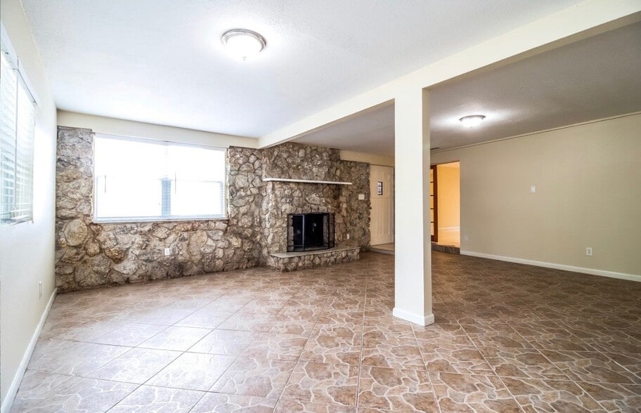Building Photo - 2313 Dunbury Ct