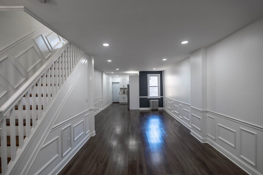 Building Photo - 3205 E Monument St