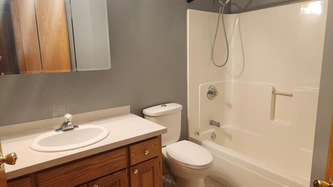 Building Photo - 779 9th St SE