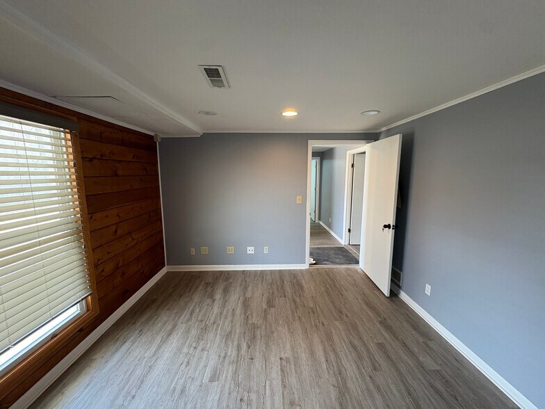 Building Photo - 661 Reynoldswood Rd