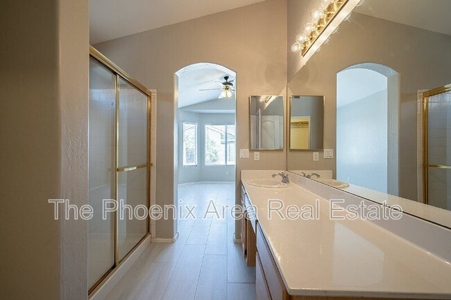 Building Photo - 1070 W Chilton Dr