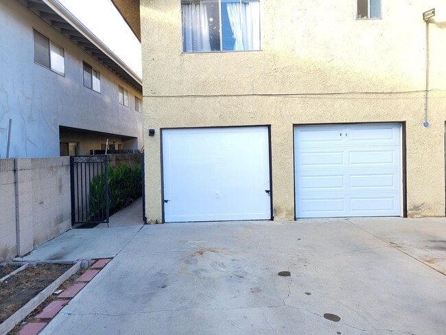 Building Photo - 4392 Green Ave