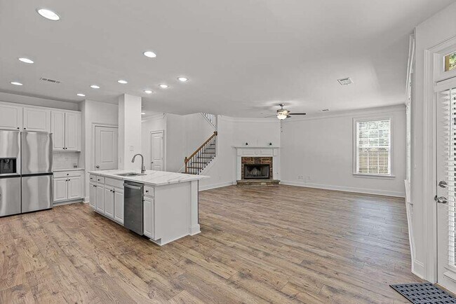 Building Photo - 3206 Montauk Hill Dr