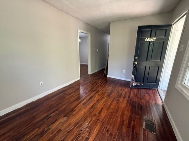 Building Photo - Charming 3 Bedroom Home on Secluded Street...