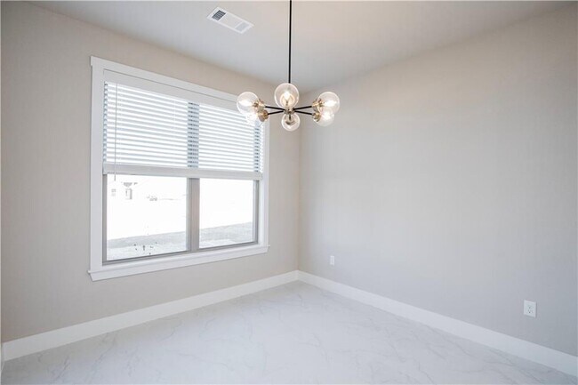 Building Photo - 6804 SW Basswood Ave