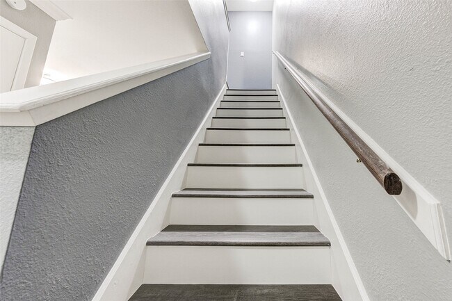 Building Photo - 6406 Ferris Dr