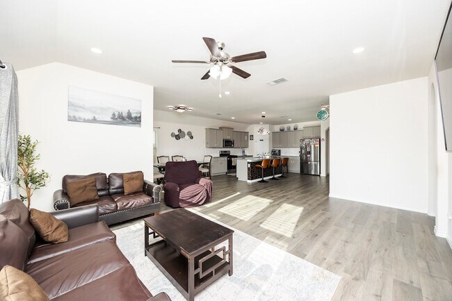 Building Photo - 3229 Trails End Rd