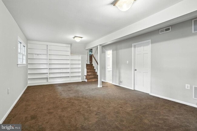 Building Photo - 703 N Naylor St