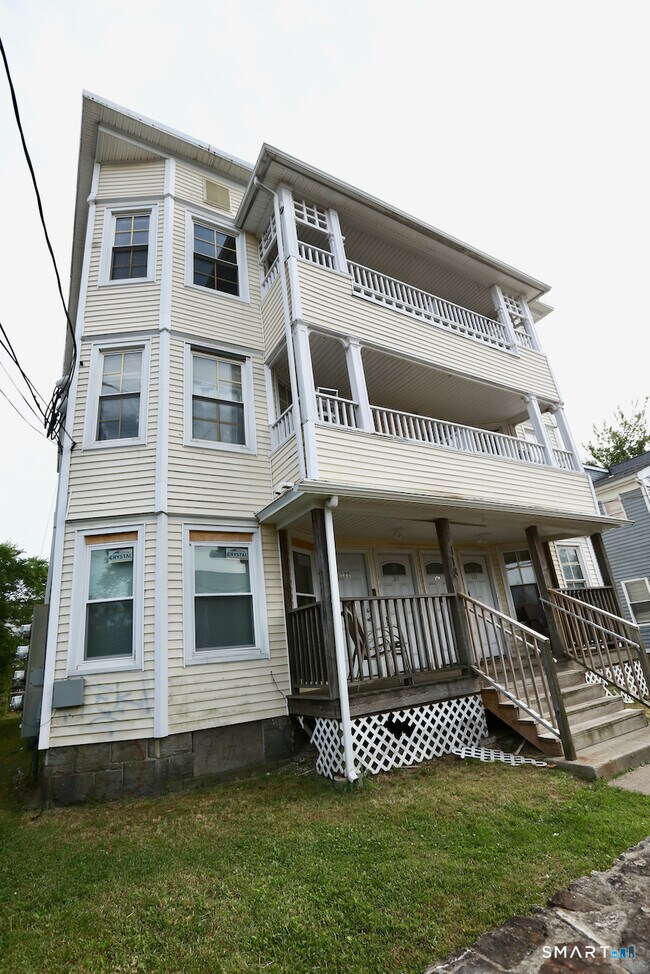 Building Photo - 116 Ogden St
