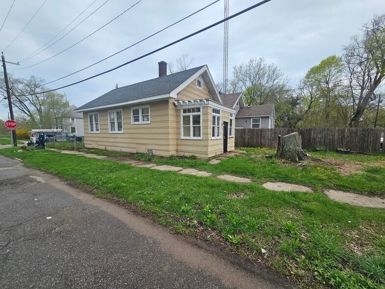 Building Photo - 797 Ogden Ave