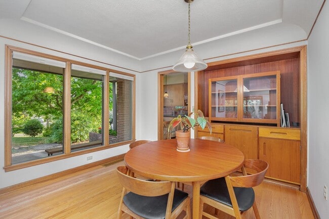 Building Photo - 4Bd/2Ba Seattle Home