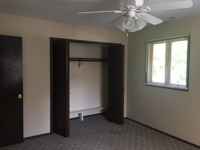 Master bedroom - 157 N West St