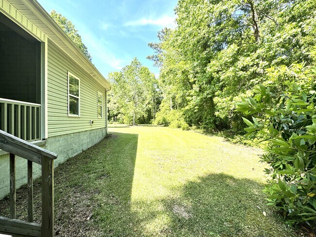 Building Photo - Stunning Home with an Upstairs Apartment or In-law Suite