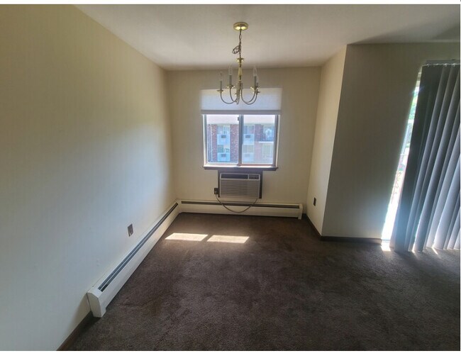 Building Photo - Enfield North Apartments