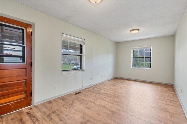 Building Photo - 8848 W Simpson Rd