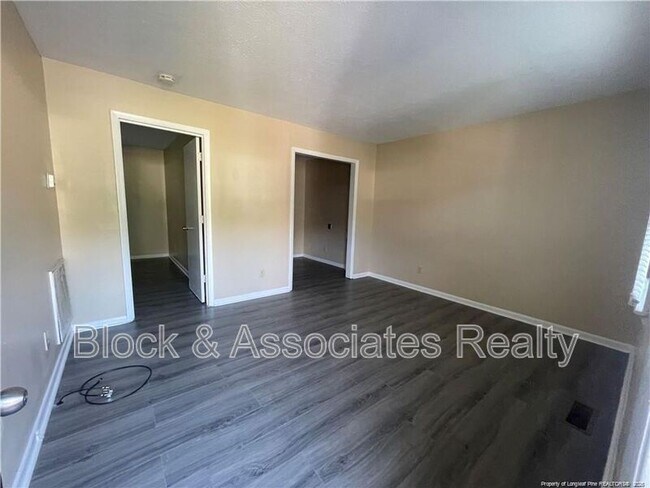 Building Photo - 4959 Fieldcrest Dr