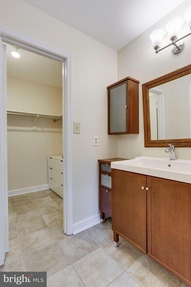 Building Photo - 2937 Village Spring Ln