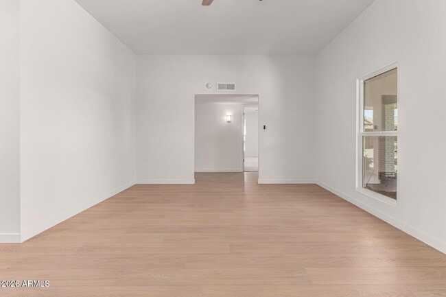 Building Photo - 16853 N Meadow Park Dr