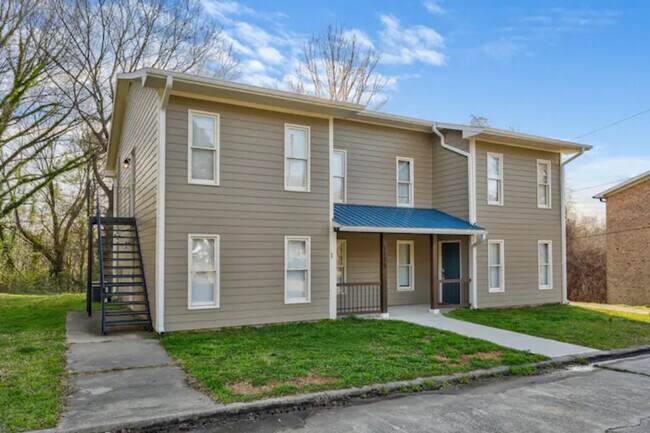 Building Photo - 2225 Summit St