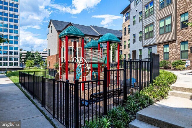 Building Photo - 2335 Water Promenade Ave