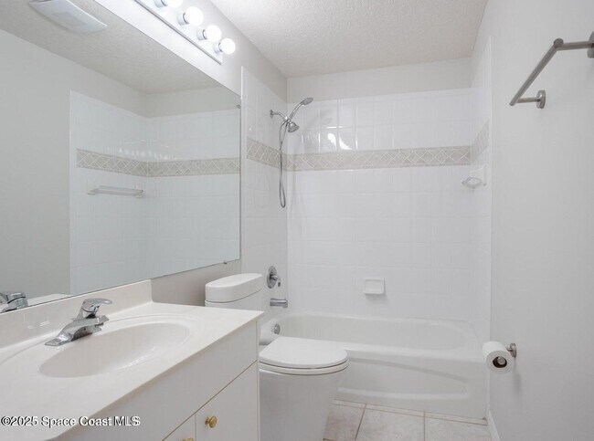 Building Photo - 621 Misty Creek Dr