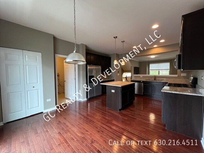 Building Photo - 2522 Dunraven Ave