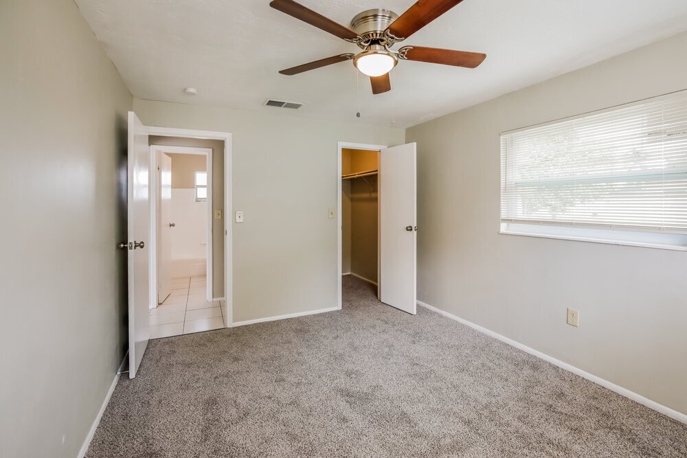 Building Photo - 6885 NW 27th Ct