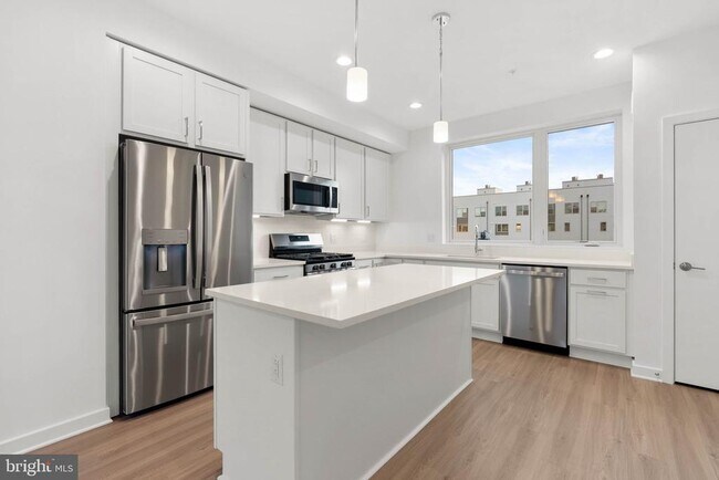 Building Photo - 3000 Schirra Ln
