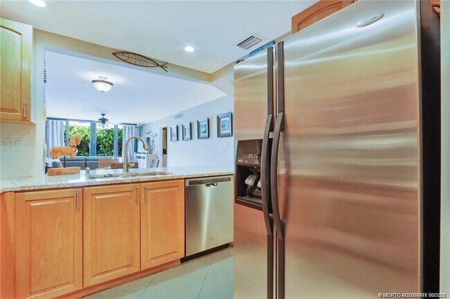 Building Photo - 10600 S Ocean Dr