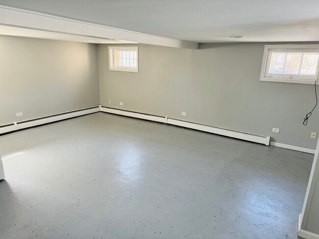 Building Photo - 42129 N 2nd Ave