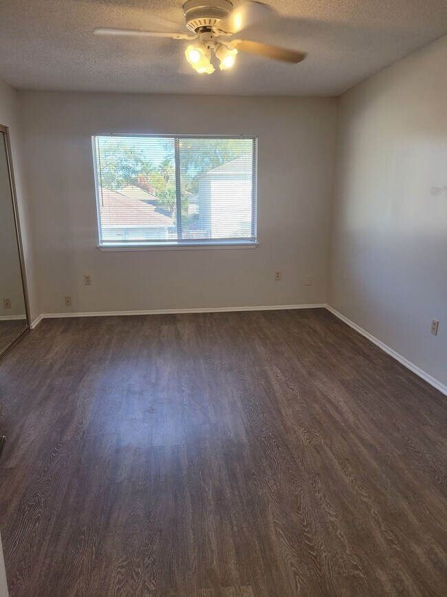 Building Photo - FOR RENT!! CUTE AND COZY 2 BED 1.5 BATH WITH GARAGE (MOVE IN SPECIAL)...