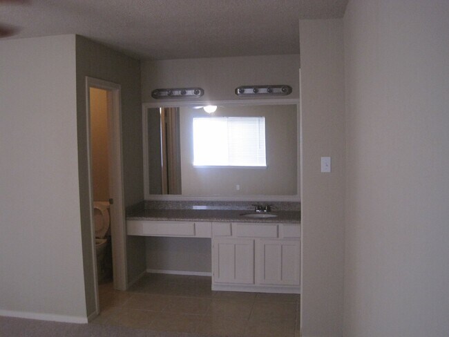 Building Photo - 6822 Harpers Dr