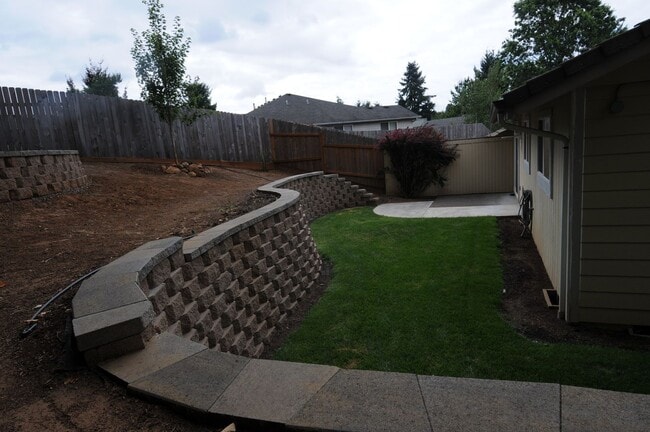 Building Photo - South Salem Neighborhood