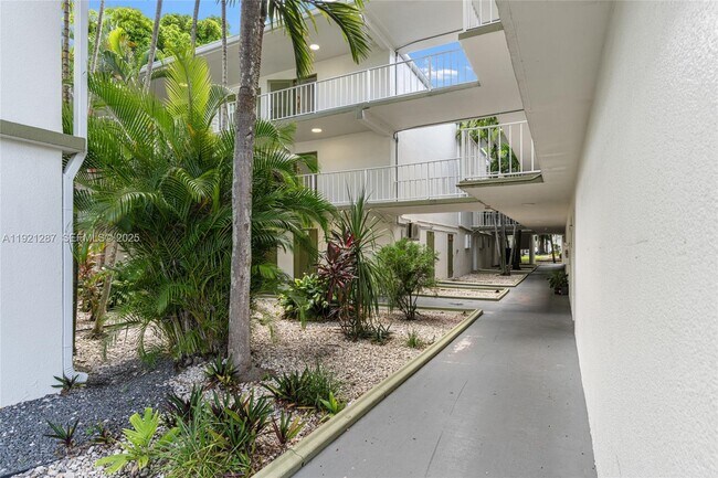 Building Photo - 4215 N University Dr