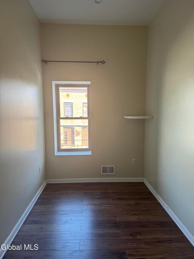 Building Photo - 610 23rd St