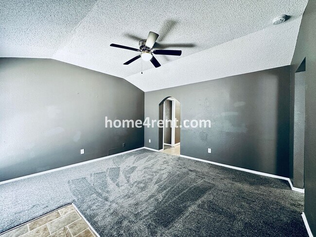 Building Photo - Updated 3 Bed, 2 Bath Ranch Home near Downtown Olathe!