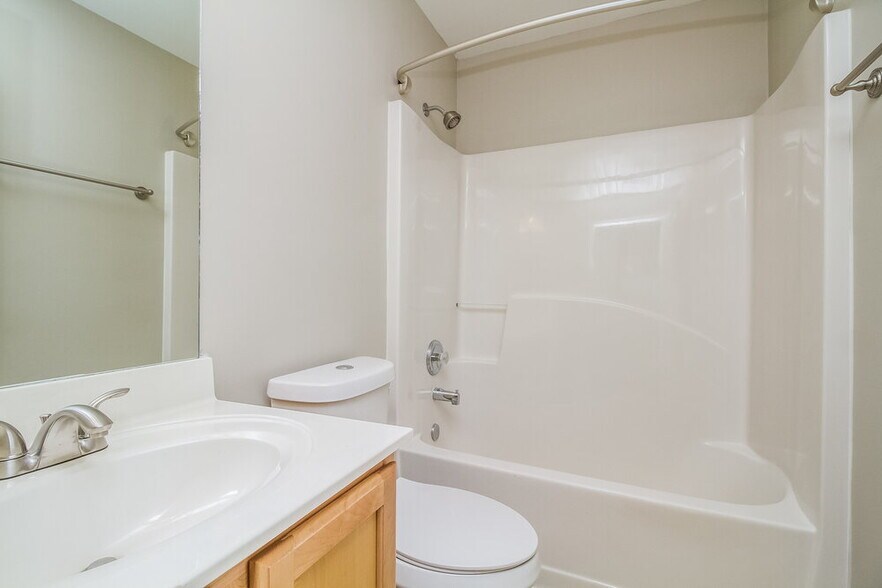Building Photo - 1700 Kendall Cove Ln